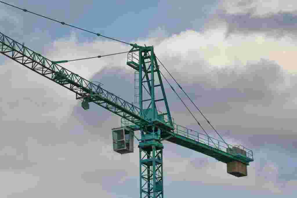 Why Tower Crane Dealer Is Needed For Construction