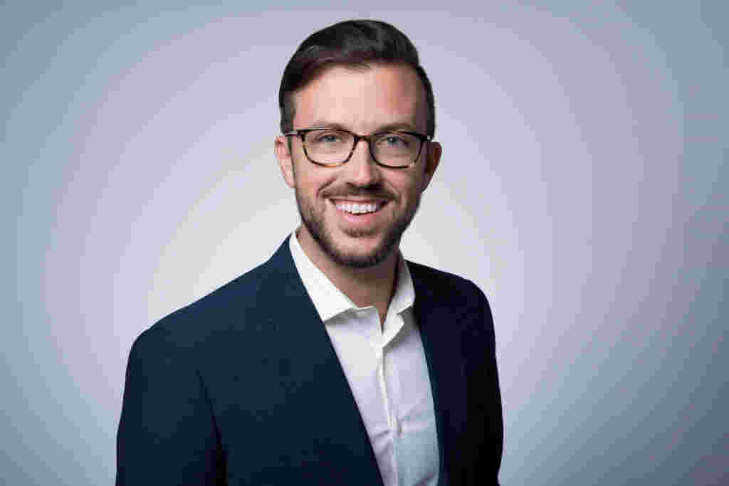 Capture Your Best Side: Corporate Headshot Photography Services